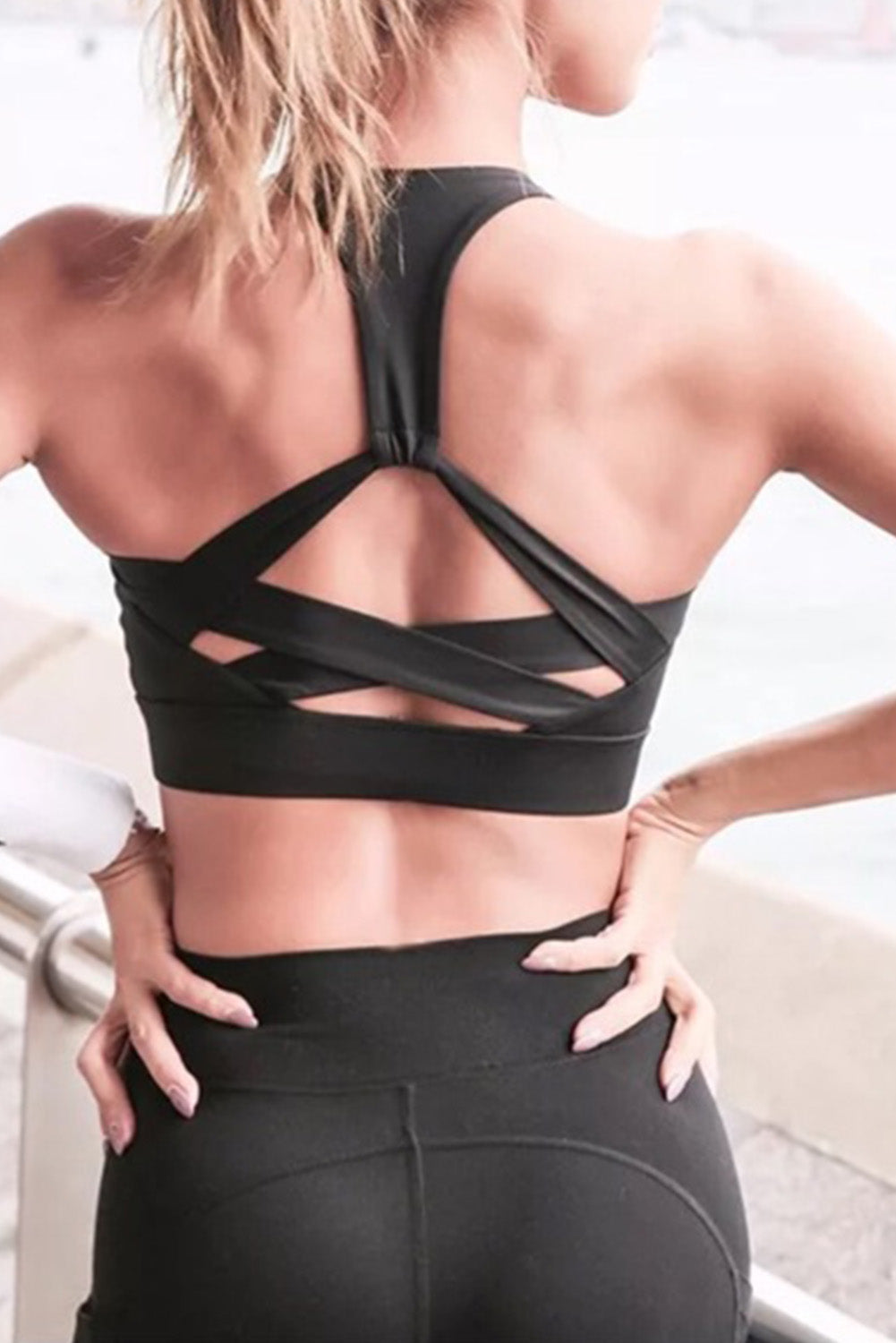 Cut Out Wireless Sports Bra